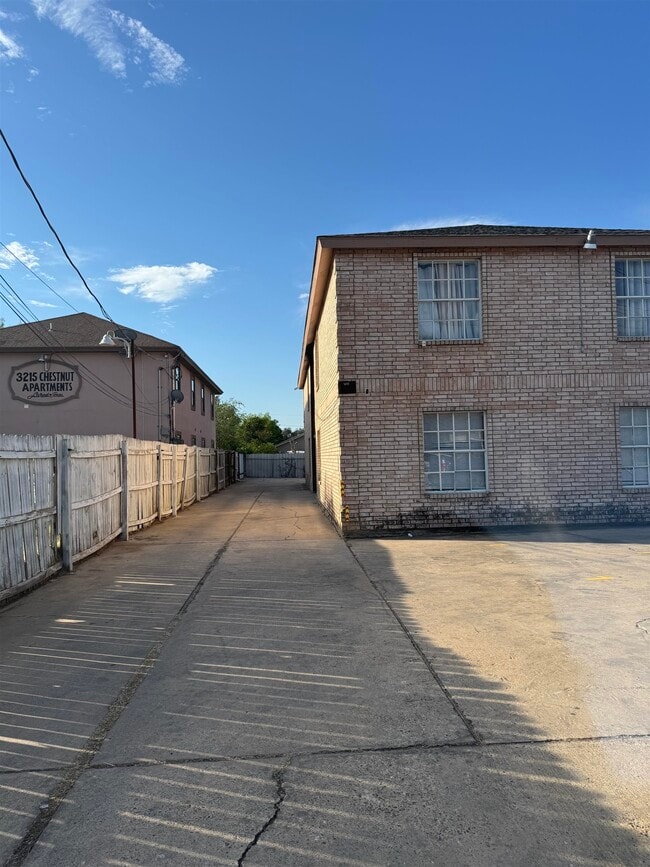 Building Photo - 3205 Chestnut St