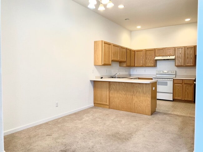 Building Photo - Spacious 3 Bedroom Townhome- Convenient Access to the Front Range