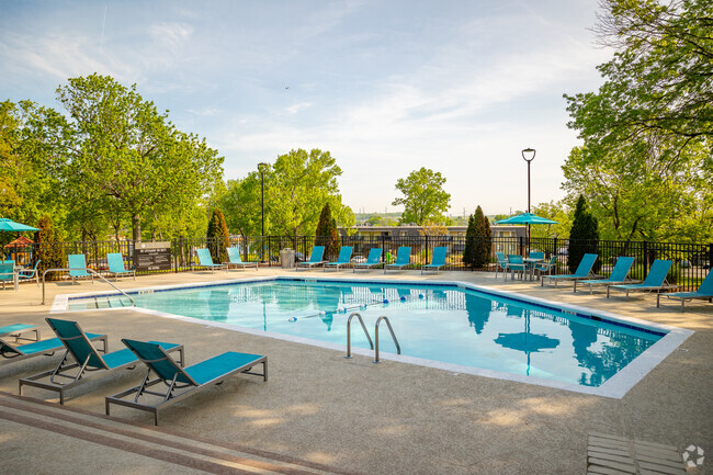 Piscina - Nob Hill Apartments