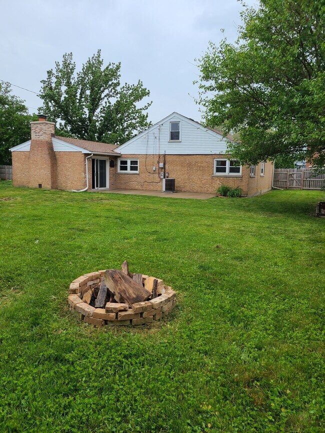 Building Photo - 9717 Melvina Ave