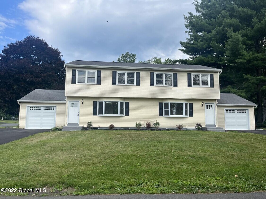 Primary Photo - 31 Oakwood Rd