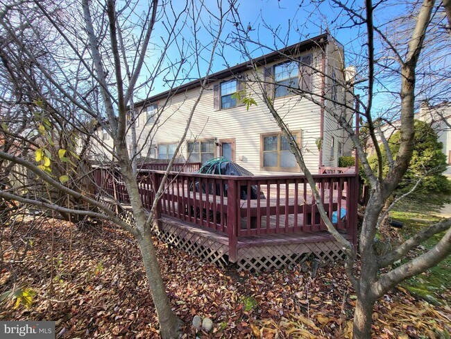 Foto del edificio - 135 GREENSWARD Ln