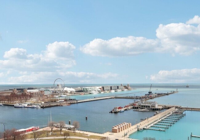 Foto del edificio - 211 N Harbor Dr