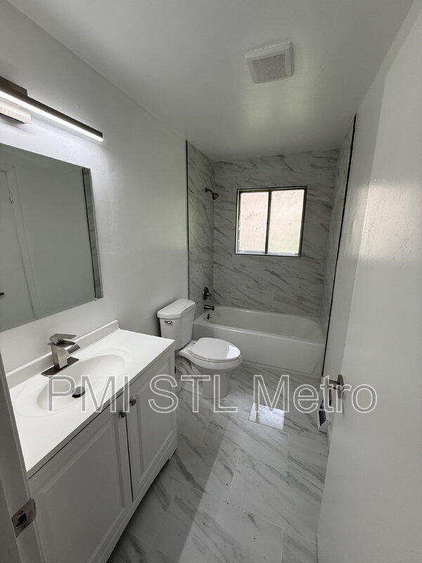Foto del edificio - 10102 Winkler Dr