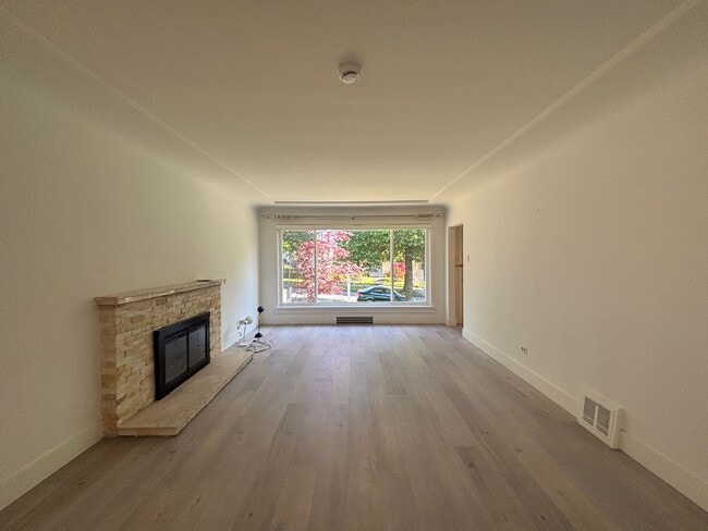 Photo du bâtiment - 1651 37th Av E