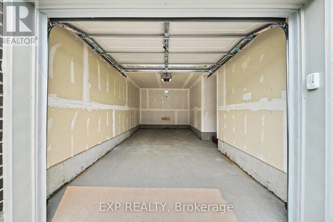 Building Photo - 756 Tadpole Cres