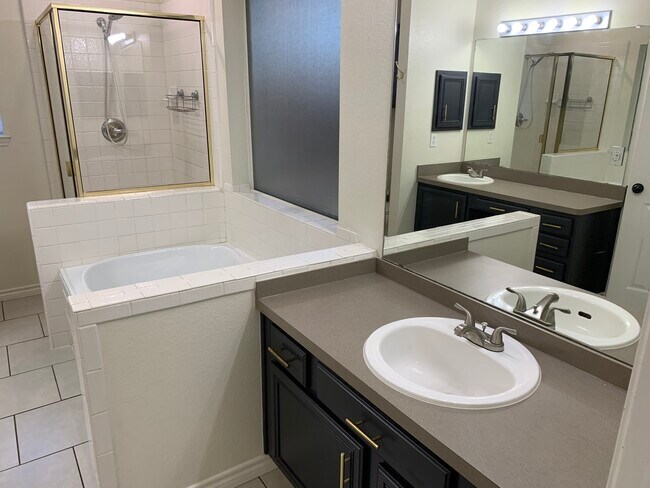 Foto del edificio - 2040 Garden Crest Ln