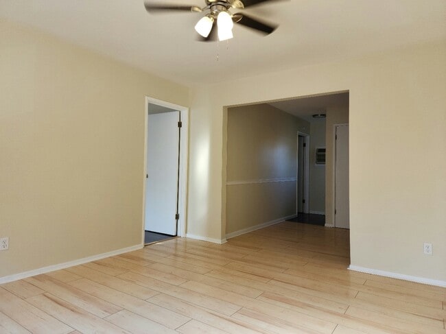 Building Photo - 2526 Gravois Rd