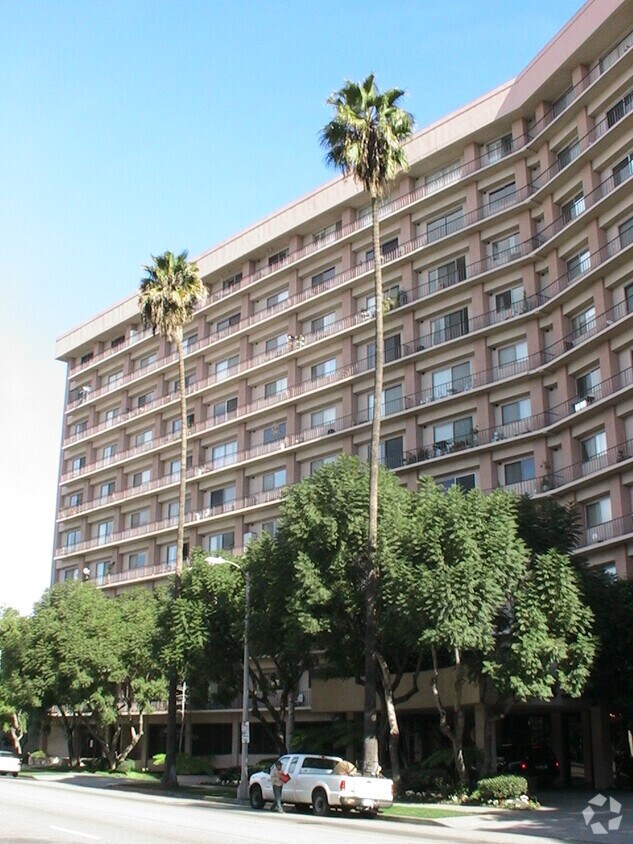 100 South Doheny Drive 100 S Doheny Dr Los Angeles, CA Apartments