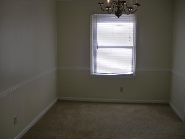 Foto del edificio - 4060 Northlake Dr