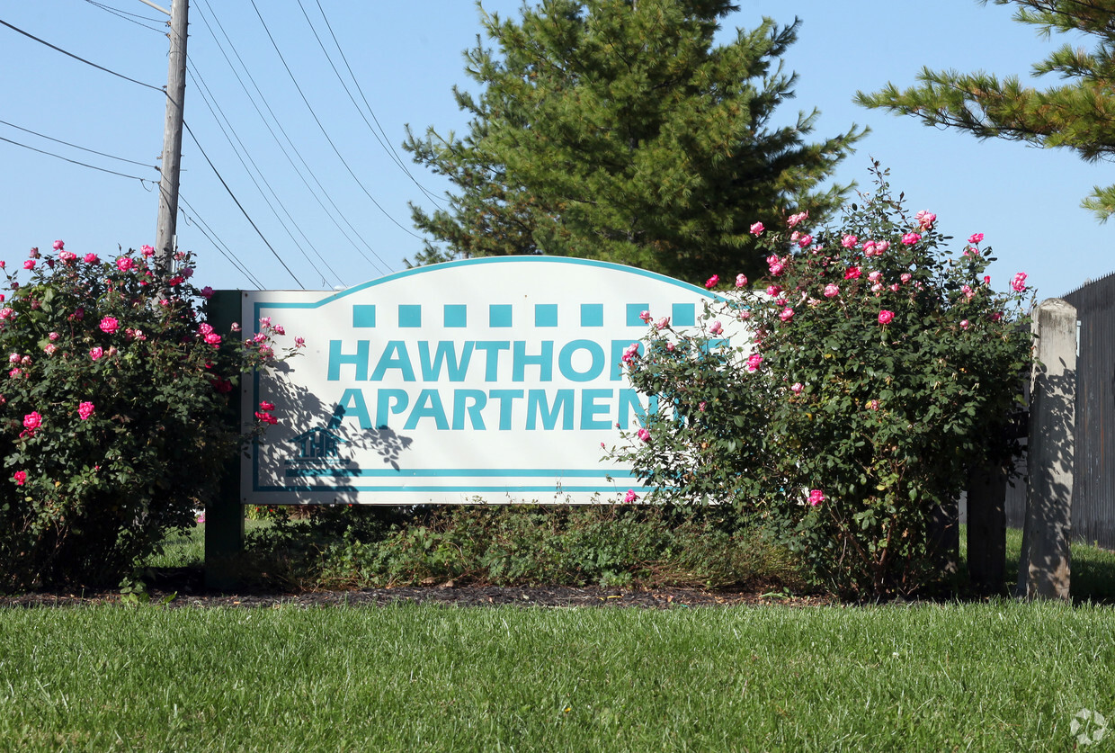 Signage - Hawthorne Place Apartments