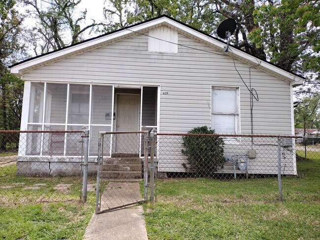 Building Photo - 429 Gum St