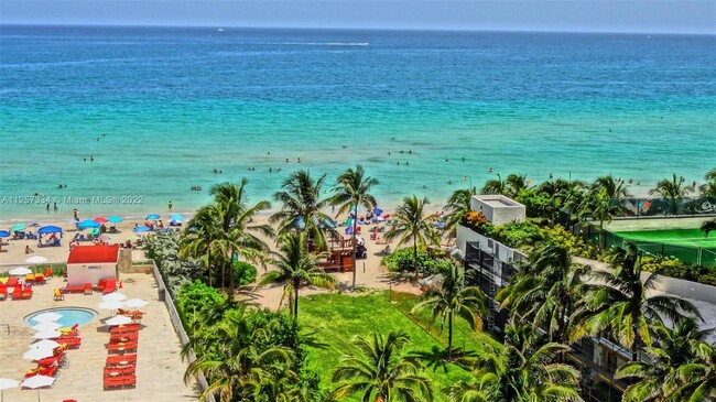 Foto del edificio - 19201 Collins Ave