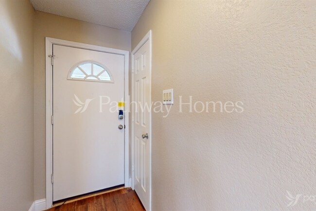 Foto del edificio - 16 Atlanta Ct