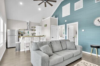 Building Photo - 1079 Cedar Ln