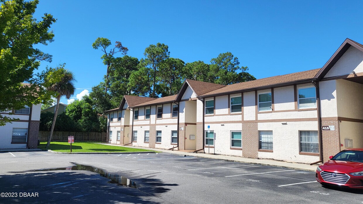 415 Banana Cay Dr Unit I, South Daytona, FL 32119 Condo for Rent in
