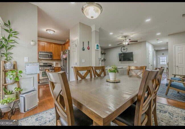 Foto del edificio - 2705 Maple Park Pl