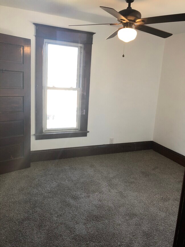 Foto del edificio - 152 Columbia Ave