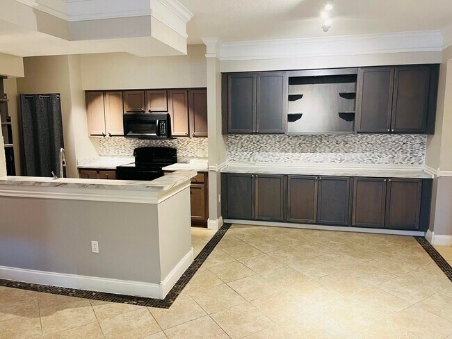 Foto del edificio - 6101 Myrtlewood Cir W
