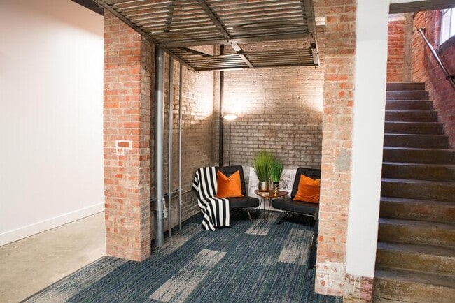 Building Photo - 3200 Gillham Rd