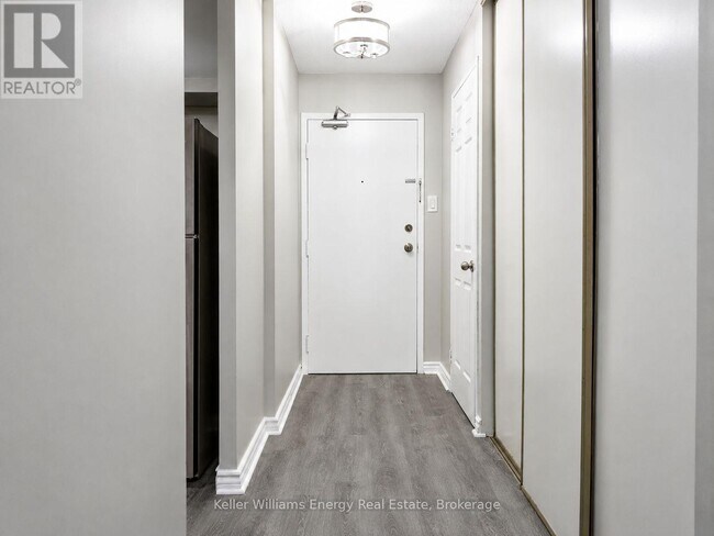 Building Photo - 10 Tapscott Rd