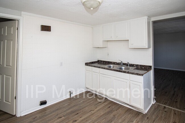 Building Photo - Cleveland Westside UP Unit 3bed 1bath ***$...