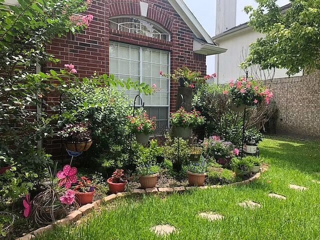 Foto del edificio - 2730 Briarloch Ln