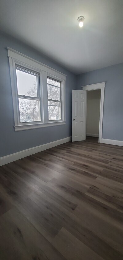 Foto principal - 98 Dubois Ave