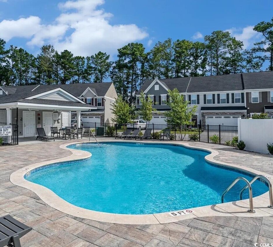 Building Photo - 303 Golan Cir