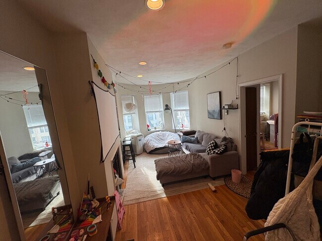 Foto del edificio - 73 Westland Ave