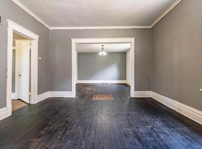 Foto del edificio - 913 W McClure Ave