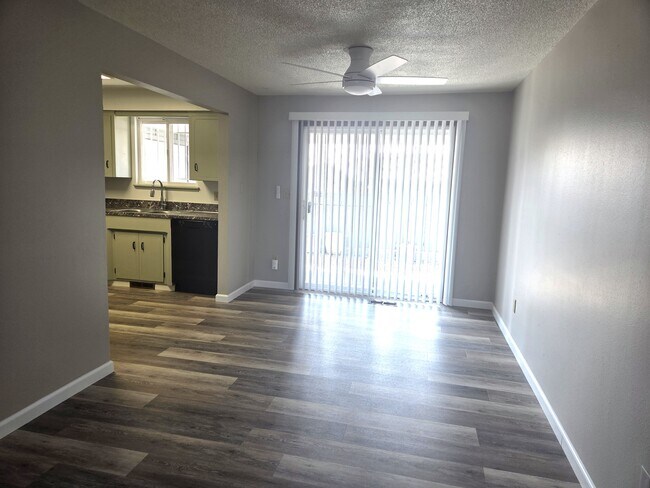 Comedor - 7002 1/2 Maclaren Way