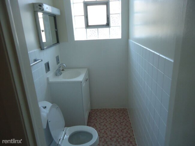 Foto del edificio - 3 br, 1.5 bath House - N. Niles Center Rd