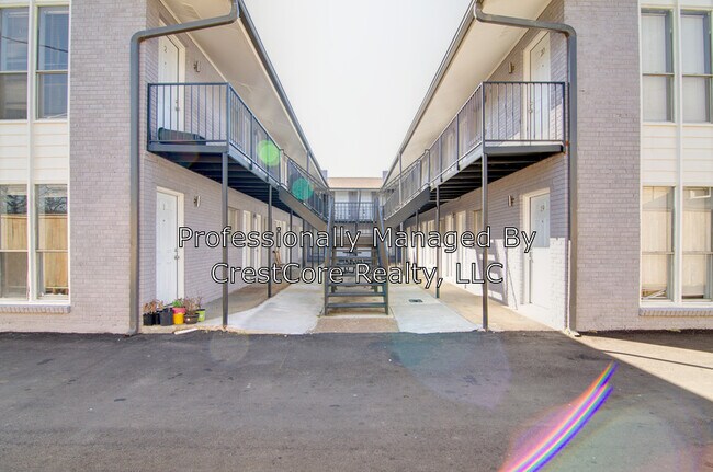 Foto del edificio - 1460 Monroe Ave