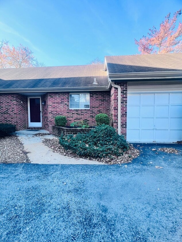 Primary Photo - Perfect Nestled Condo Call Now!