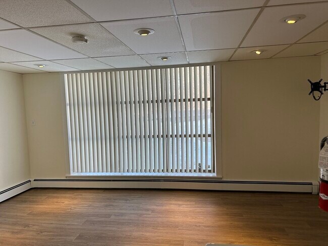 Building Photo - 200 Main St