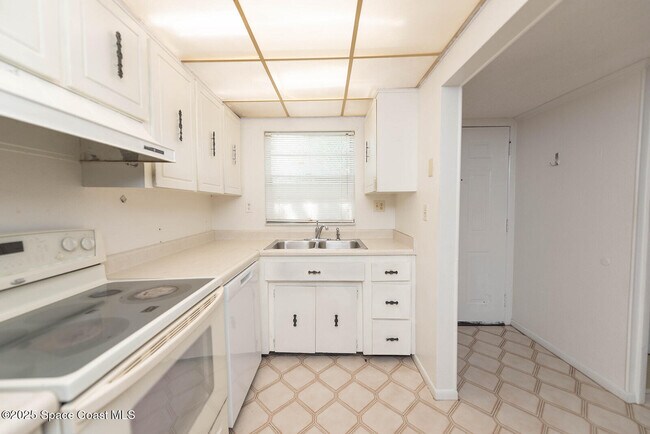 Foto del edificio - 2511 Country Club Dr