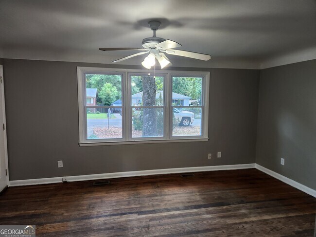 Foto del edificio - 224 Larkspur Ln