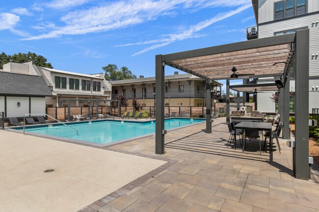 Building Photo - The Quarter House Apartments