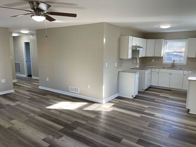 Building Photo - Cozy Jewel