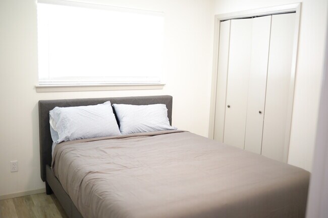 Foto del edificio - 804 Hilltop Dr