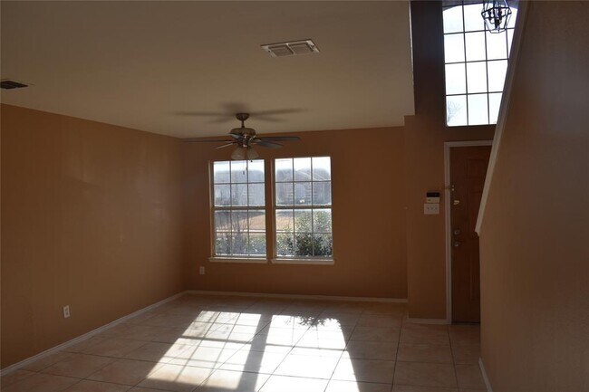 Building Photo - 2828 N Hampton Dr