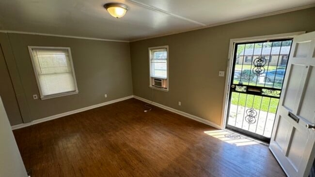 Building Photo - 2311 Imogene St