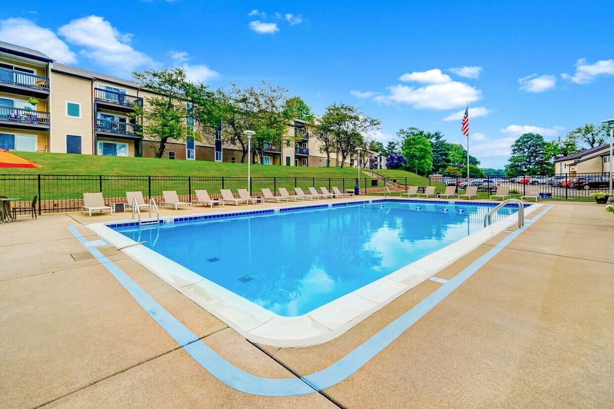 Squires Manor Apartment Homes Apartments in South Park, PA