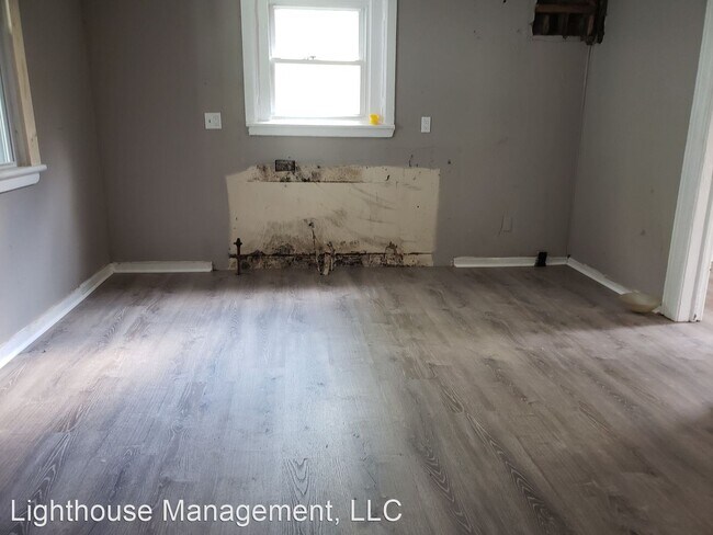 Building Photo - 4 br, 1 bath House - 375 Hawley St.