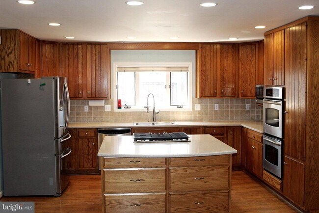 Foto del edificio - 4511 Sudley Rd