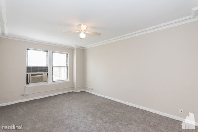 Building Photo - 444 W St James Pl