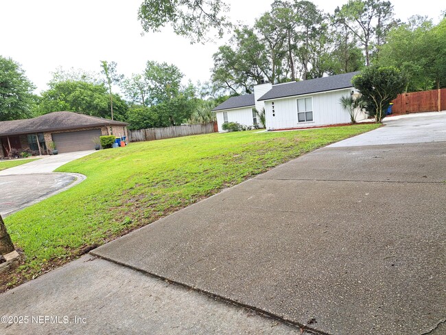 Building Photo - 9756 Saye Ct