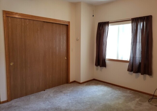 Bedroom - 3360 E College Ave