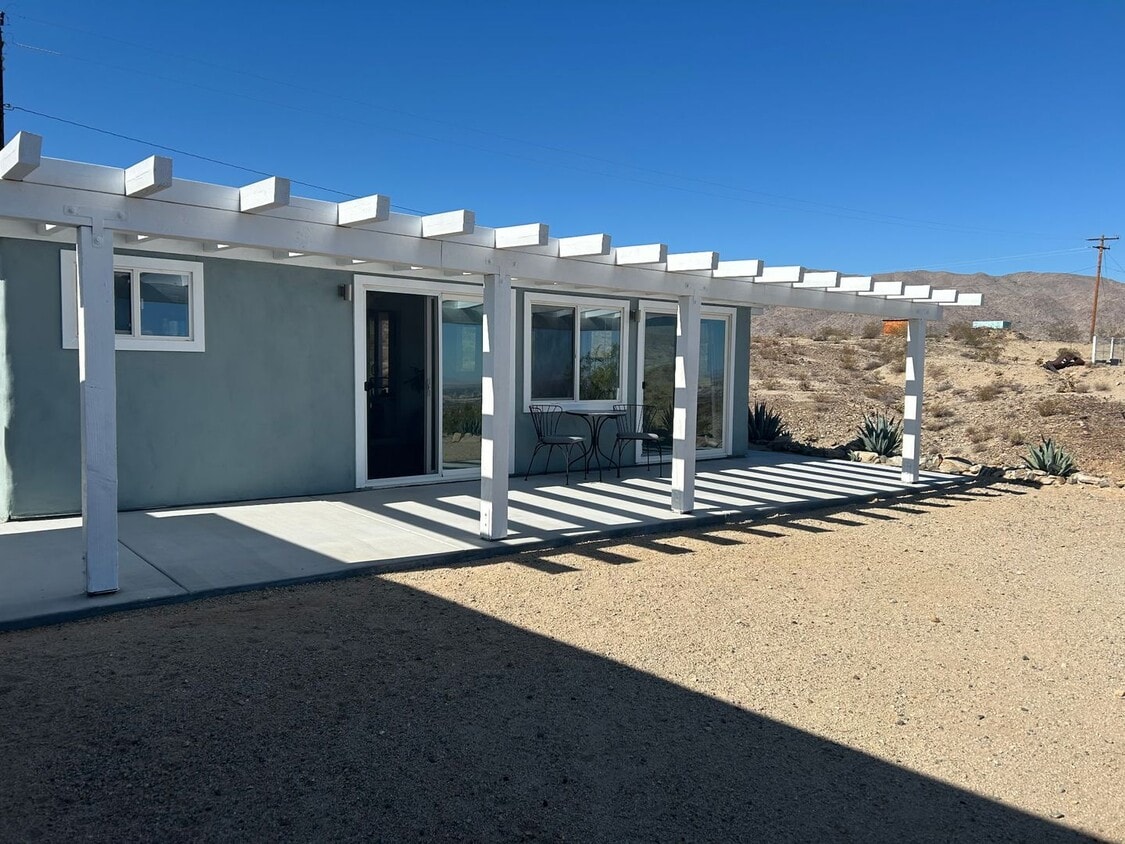 Primary Photo - GORGEOUS 2 BED 2 BATH HOME WITH 1 BED 1 BA...